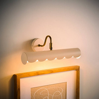 Valuelights Millie Scallop Picture Wall Light With Bulb - Image 5