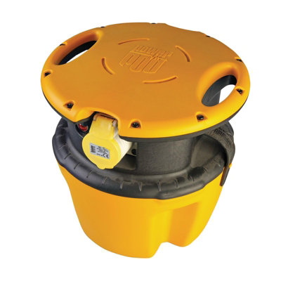 Draper Defender Lightweight 110V Site Transformer 3.3Kva Intermittent2 X 16A SocketsIp44 from B&Q