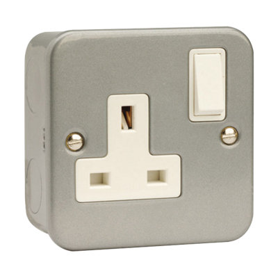 Click Scolmore Metal Clad Single Switched Socket 1 Gang Double Pole 13A