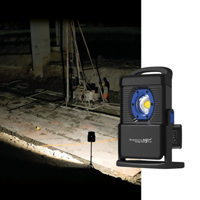 Nightsearcher Kangastar 2.2K25M Beam Worklight Powered By PanasonicBoschHikoki And Makita Powertool Batteries2200 Lumens from B&Q