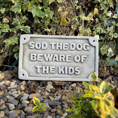  - Stone Wall Plaque 'sod The Dog Beware Of The Kids'