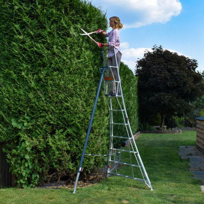 Henchman Fully Adjustable Tripod Ladder3.0M from B&Q