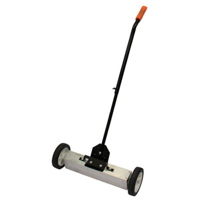 Magnetic Sweeper For Ferrous ObjectsNailsScrews Quickly With Switchable Release For Easy Clean22" Wide from B&Q