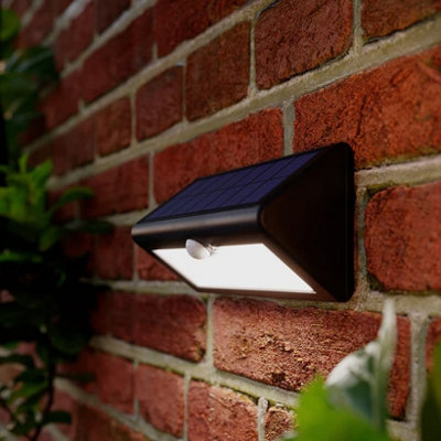 The Solar Centre Solarcentre Eco Wedge Pro Solar Security Light from B&Q