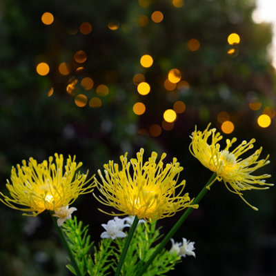 The Solar Centre Florin Solar Flower LightYellow from B&Q