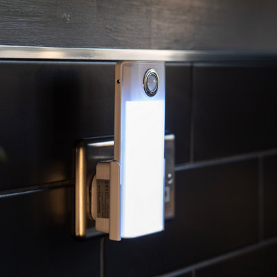 Xtralite Nitesafe Duo-Lux Led Nightlight Torch & Emergency Power Failure Light from B&Q