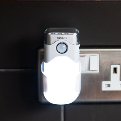 Xtralite Nitesafe Duo Led Nightlight Torch & Emergency Power Failure Light from B&Q