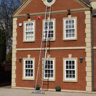 B&Q - 6.26M  3 Section Extension Ladder - Image 3