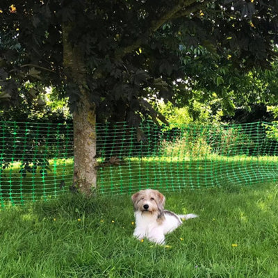 True Products Green Plastic Safety Barrier Mesh Fence Netting X 25M & 10 Metal Fencing Pins 1M