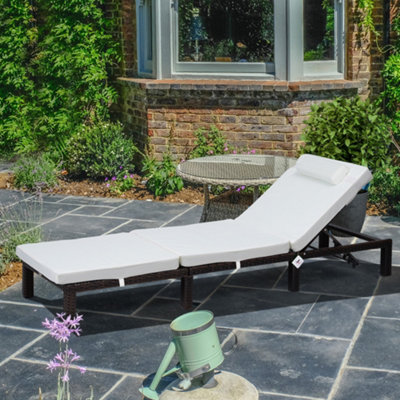 Outsunny Garden Rattan Furniture Recliner Lounger Sun Reclining Daybed Patio from B&Q