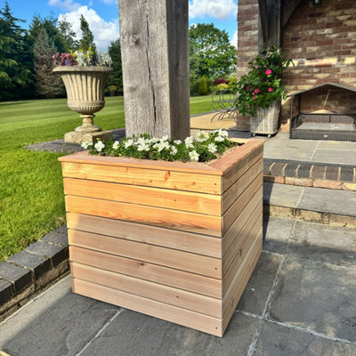 B&Q -  Tina Larch Timber Corner Planter L 80 X W 80 X H 80Cm