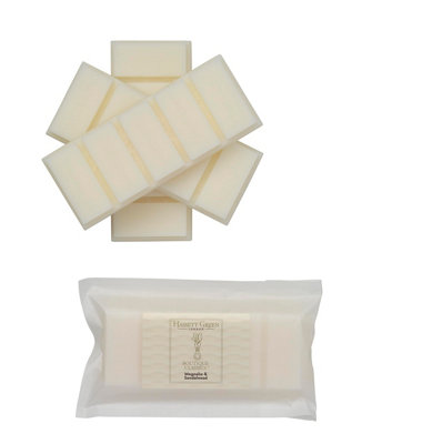 B&Q - Hassett Green LondonMagnolia & Sandalwood Wax Melts3 X 55G Snap BarsSoy-Free & Paraffin-FreeHandmade In The Uk