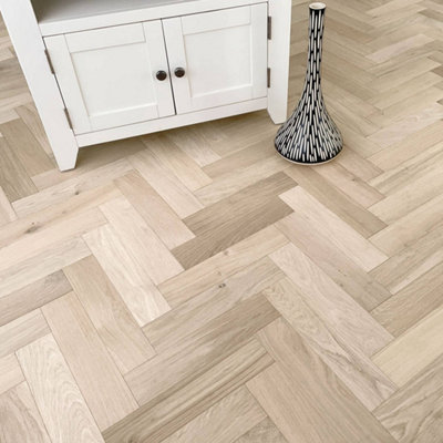  - Herringbone Parquet Engineered Wood Flooring 18mm Unfinished Oak1.68M²