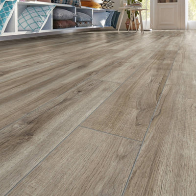 Embrace Pro Laminate Flooring 3662 Montmelo Oak Ac5 from B&Q