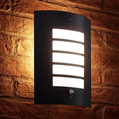 Auraglow Dusk Till Dawn Daylight Sensor Outdoor Wall Light BlackWarm White (3000K) from B&Q