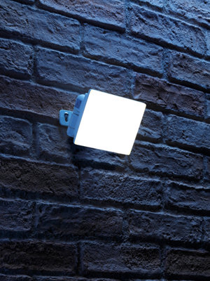 Auraglow Integrated Led Flood Light 4000KWhite20W1650Lm -Standard On/off from B&Q