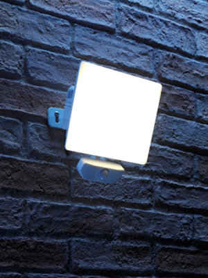Auraglow Integrated Led Flood Light 4000K-White-50W4200Lm-Motion Sensor Pir from B&Q