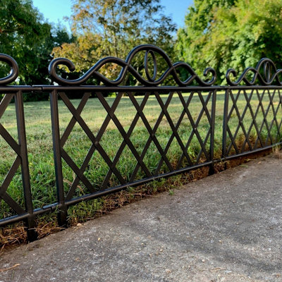 Selections Set Of 5 Plastic Lawn Edging Lattice Panels (45Cm X 35Cm) from B&Q