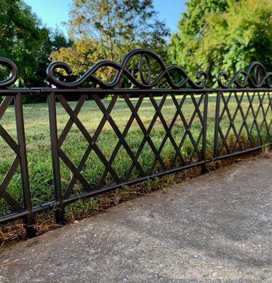 Selections Set Of 10 Plastic Lawn Edging Lattice Panels (45Cm X 35Cm) from B&Q