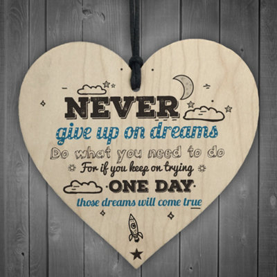 Red Ocean Never Give Up Inspirational Motivational Quote Shabby Chic Wooden Heart Friendship Sign Gifts from B&Q