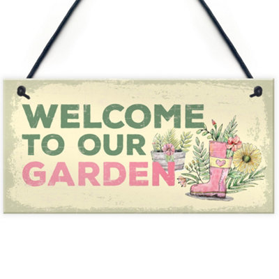 Red Ocean Welcome To Our Garden Novelty Shabby Chic Garden Shed Summer House Sign Gift from B&Q
