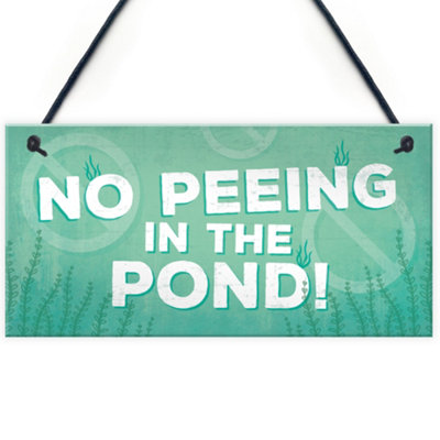 Red Ocean No Peeing Novelty Hanging Plaque Garden Hot Tub Shed Pond Sign Friendship Fishing Gift from B&Q