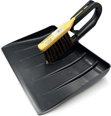 B&Q -  Durable Dustpan Garden Scoop With Stiff Hand Brush Large Dustpan Dirt And Leaf Collector