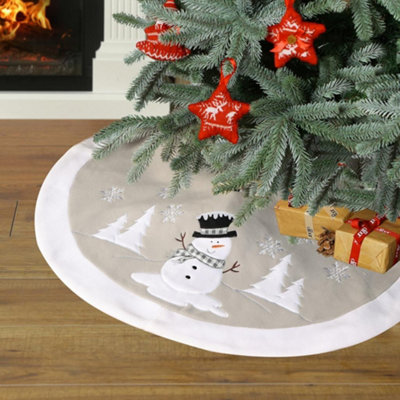 Dibor Traditional White Snowman Xmas Christmas Tree Decoration Christmas Tree Skirt 86Cm from B&Q