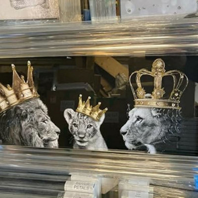 Deenz Lion Family King And Queen With Cub Crowns Liquid Art Wall Chrome Look 85X45Cm from B&Q
