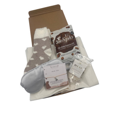 B&Q Lavender Cosy Bear Hug Treat Gift Box Gift Hamper 23G
