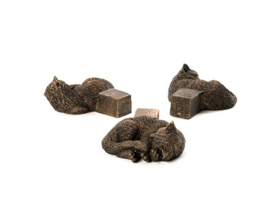 Jardinopia Sleeping Cat Curled Up Plant Pot FeetSet Of 3L10.5 X W8 X H5 Cm from B&Q