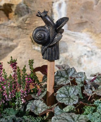 Jardinopia Snail On Hosta Cane Or Stake TopperL5 X W6 X H8.5 Cm from B&Q