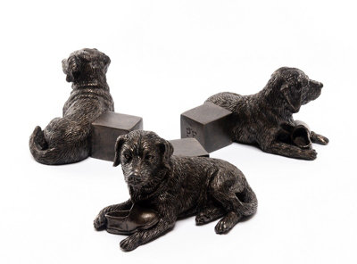 Jardinopia Resting Labrador Plant Pot FeetSet Of 3L9 X W10.5 X H7 Cm from B&Q