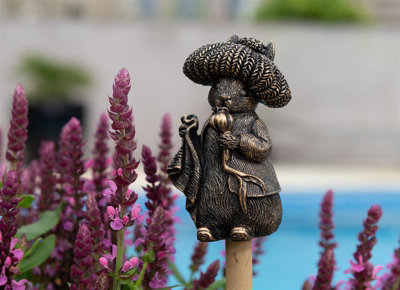 Jardinopia Beatrix Potter Benjamin Bunny Cane Or Stake Topper (Ccbp0002)L5 X W4.5 X H9 Cm from B&Q