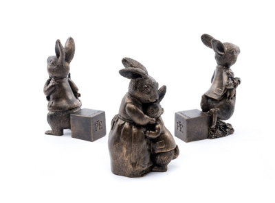 Jardinopia Bronze Beatrix Potter Peter Rabbit Plant Pot Feet - Set Of - Peter Eating Carrots, Running And Hugging - L6.5 X W8 X H11 Cm Size 3