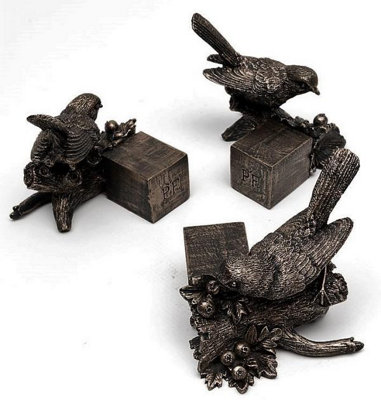 Jardinopia Bronze Robin Plant Pot FeetSet Of 3 from B&Q