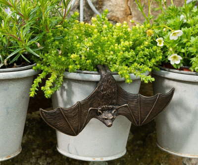 Jardinopia Antique Bronze Coloured Bat Pot Buddy Pot HangerL15.5 X W7 X H3.5 Cm from B&Q