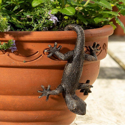 Jardinopia Pot Buddies Plant Pot OrnamentGecko from B&Q