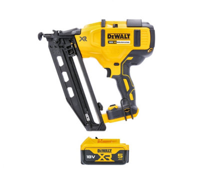 B&Q -  Dcn660 18V Xr Cordless Brushless 60mm Second Fix Finishing Nailer With 1 X 5.0Ah Battery