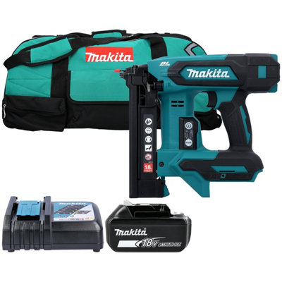 Makita Dst630Z 18V Lxt Cordless Brushless Narrow Crown Stapler With 1 X 3Ah BatteryCharger & Lxt600 Tool Bag from B&Q