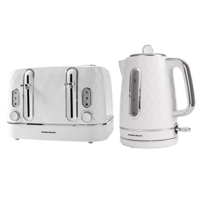 Hamilton Beach 1.7 L Plastic Whistling Electric Tea Kettle - Image 5