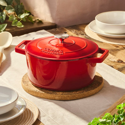 Cooks Professional Unisex Red Cast Iron Casserole Dish Oven Proof Enamelled Pan With Lid In 26Cm - Image 5
