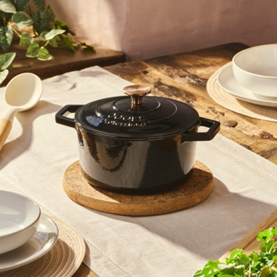Cooks Professional Cast Iron Casserole Dish 20Cm - 2.8L Colourful Cooking Pan With Lid & Handles - Suitable For All Hobs - Black