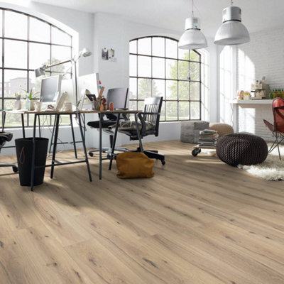 Prestige Plus Laminate Flooring 12mm Phoenix Oak Ac5 0032 from B&Q