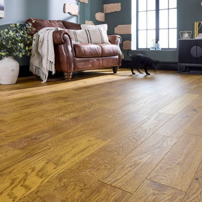  - Manor Naworth Engineered Wood Flooring 18mm X 125mm Golden Handscraped Lacquer1.2M²