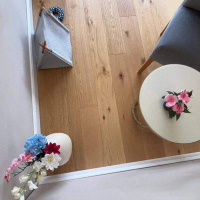  - Manor Wenlock Engineered Wood Flooring 18mm X 180mm Natural Oak Brushed Uv Oiled2.052M²