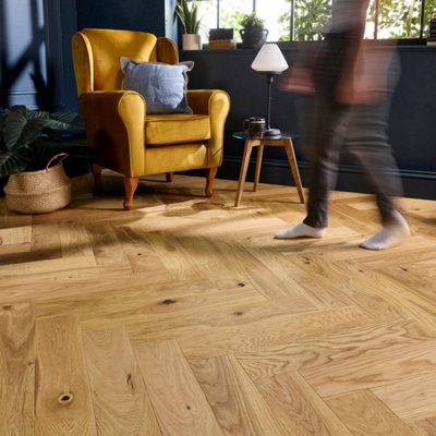 Herringbone Parquet Engineered Wood Flooring 14mm Essential Oak Brushed Lacquer1.05M²