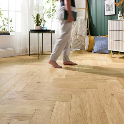 Herringbone Parquet Engineered Wood Flooring 14mm Stripped Oak Brushed Oiled1.05M²