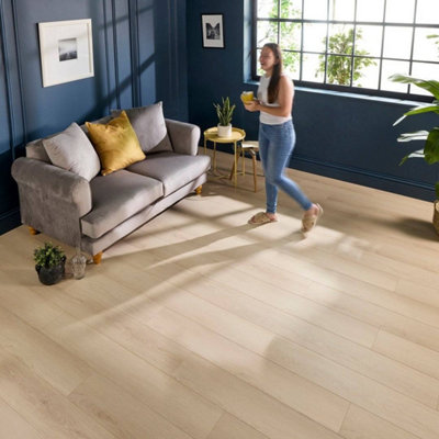 Embrace Pro Laminate Flooring 14mm Polar Oak Ac5 Built-In Underlay from B&Q