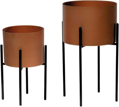 Trendi Set Of 2 Versatile Metal Planters With Reversible Stand Plant Pots For Indoor/outdoor (Bronze/copper Colour With Black Stan from B&Q